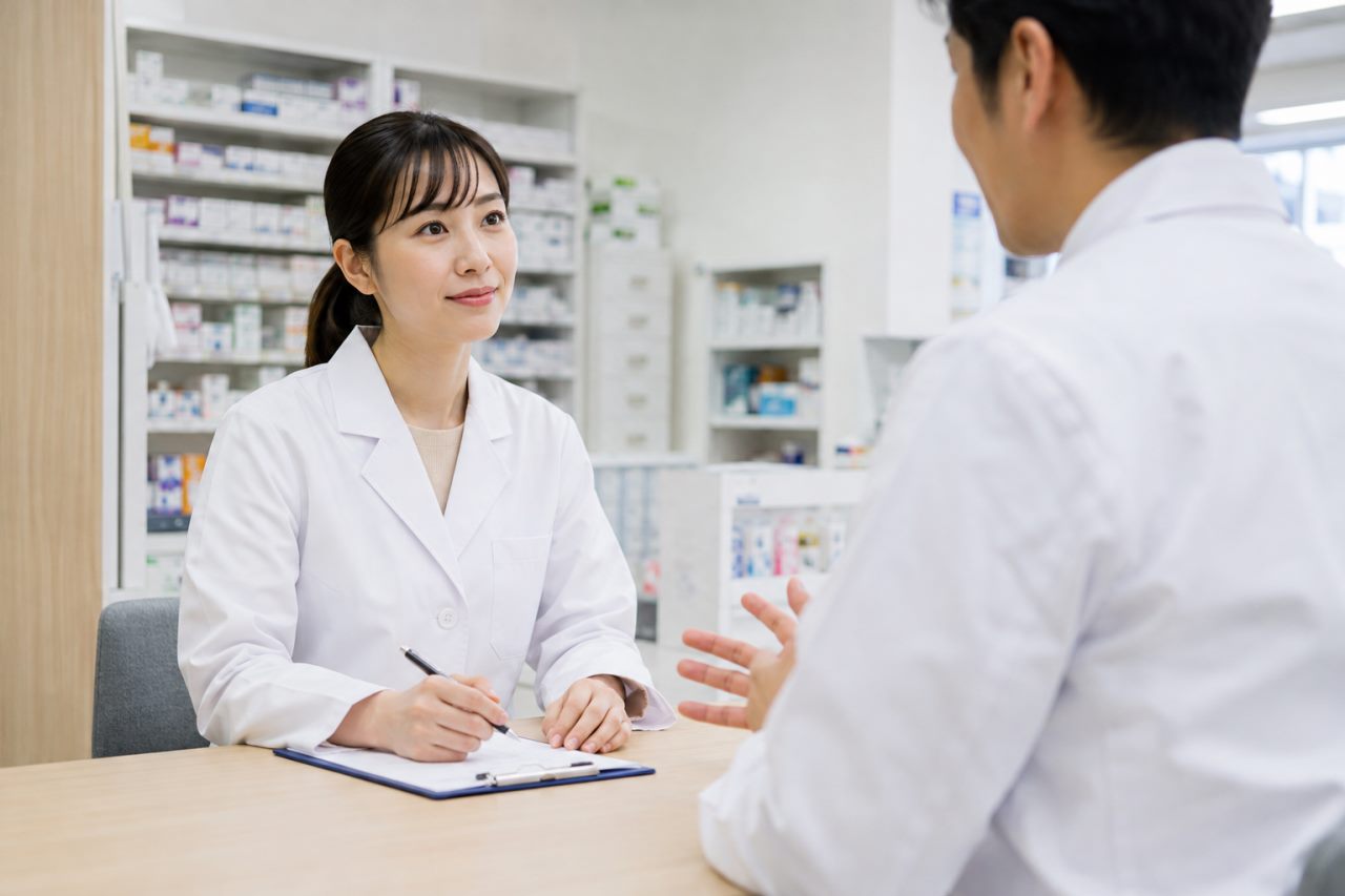 採用後の配属研修と店舗決定の確認点を解説します。について確認する薬剤師のイメージ